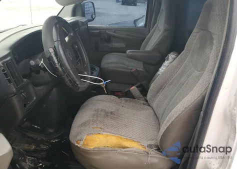 2004 Chevrolet Express G2500 из США, поврежденный, VIN 1GCFG29T441153172